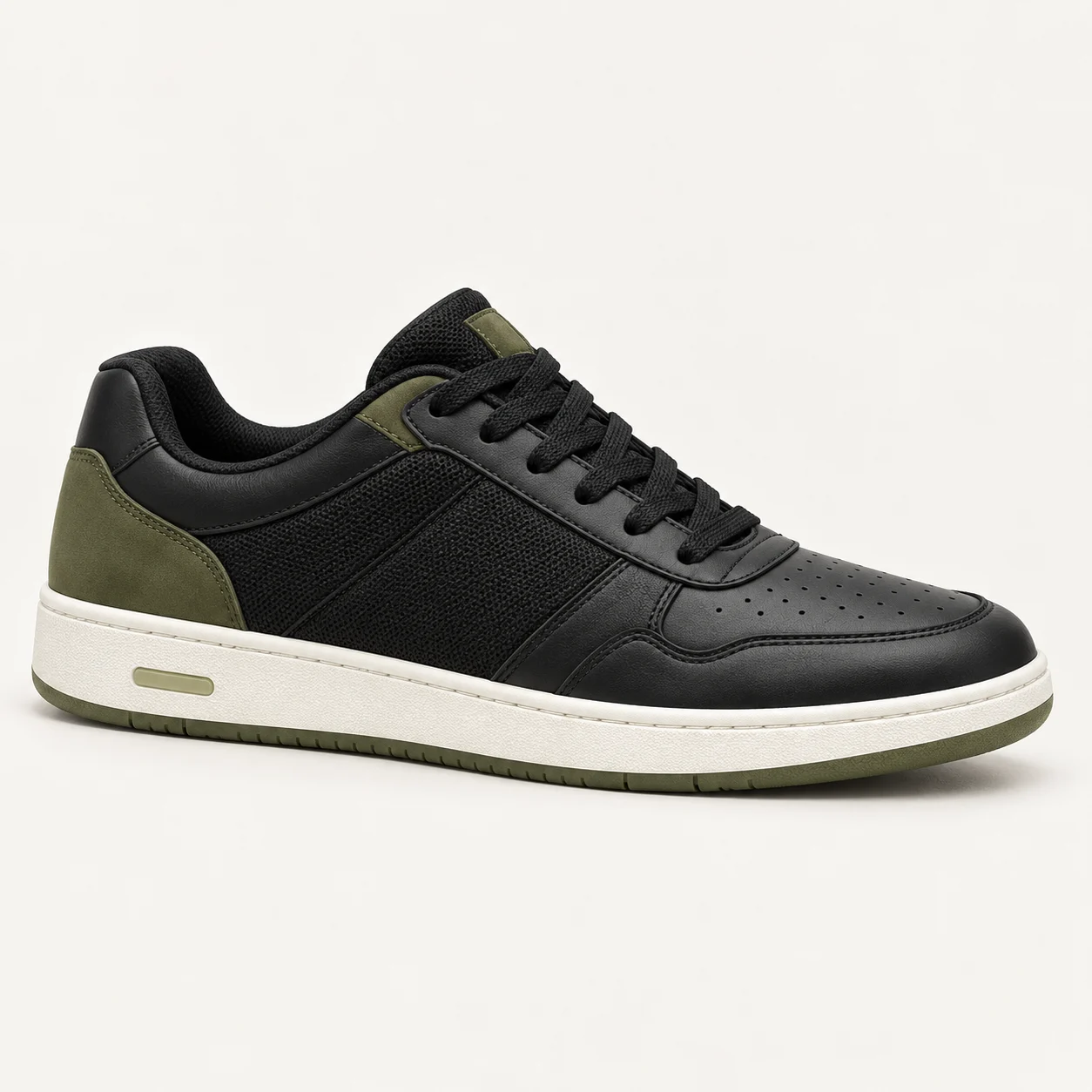 Northline Court Shoe 2 in black and olive
